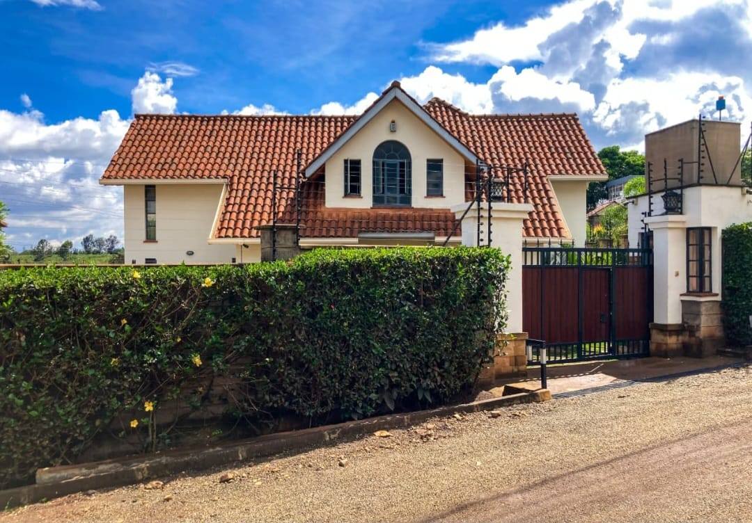 Runda standalone house next to Wadi Degla Club (4BR, all ensuite)