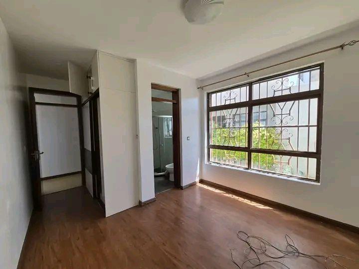 4BR townhouse for rent (all ensuite) with SQ, garden, pool, solar detail 6