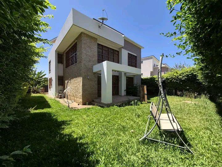 4BR townhouse for rent (all ensuite) with SQ, garden, pool, solar detail 7