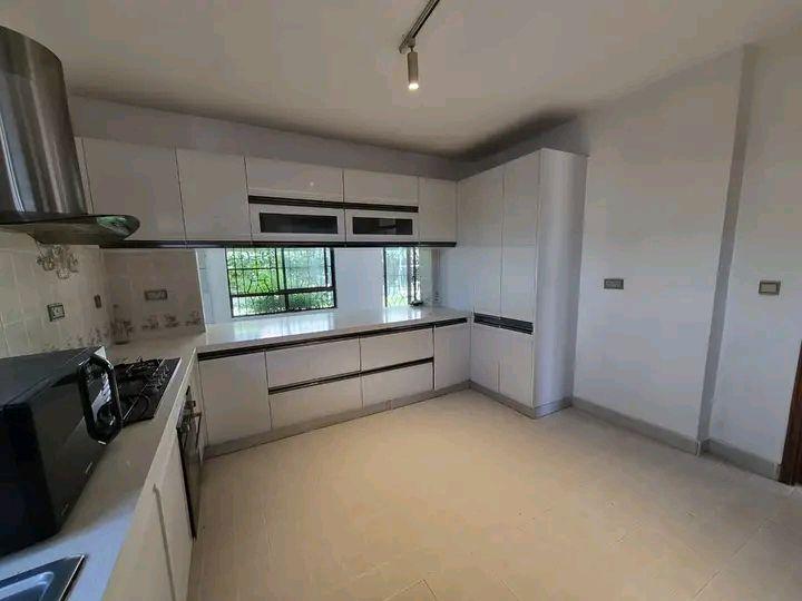 4BR townhouse for rent (all ensuite) with SQ, garden, pool, solar detail 8