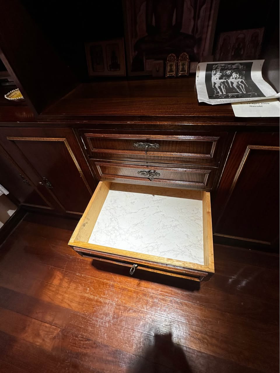 Solid Mahogany Cabinet with Drawers detail 3