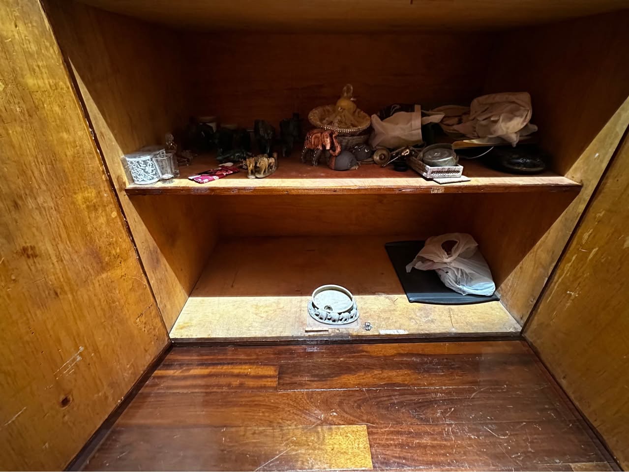 Solid Mahogany Cabinet with Drawers detail 5